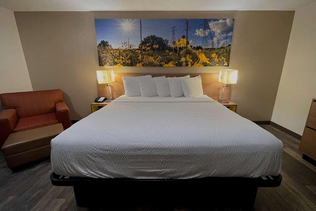 فندق Kaukaunaفي  دايز إن آند سويتس باي ويندام كاوكاونا، ويسكنسن الغرفة الصورة
